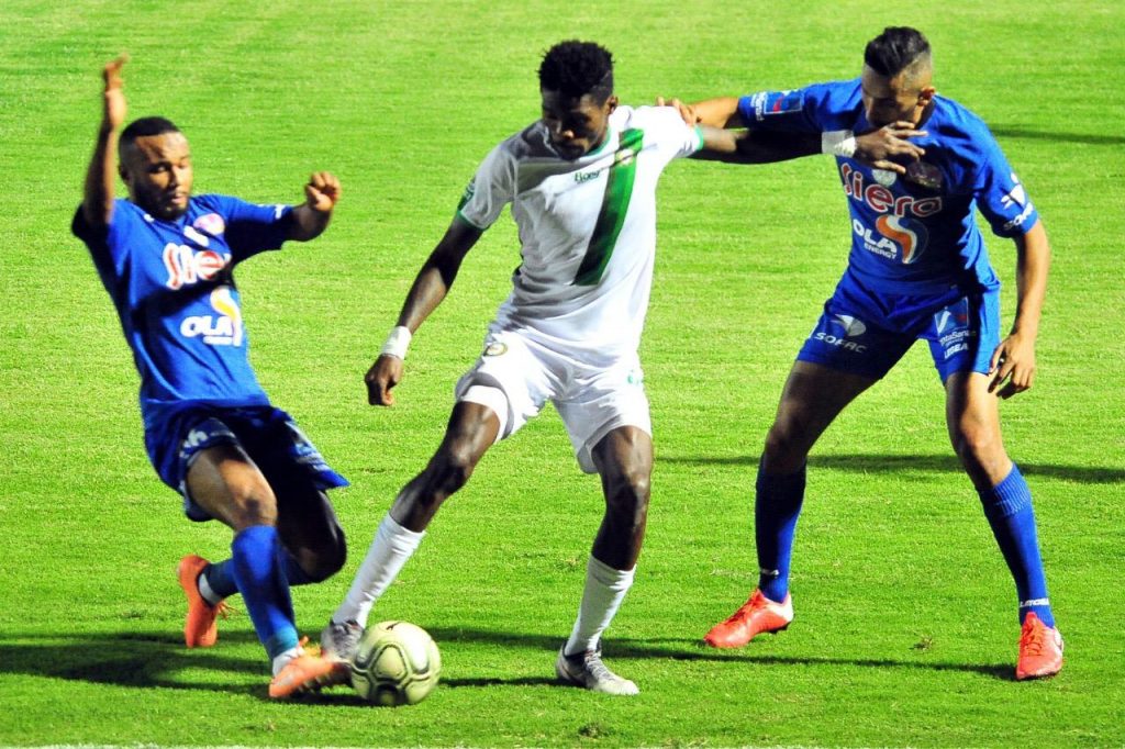 الإصابة تبعد نجم الرجاء للأسبوعين