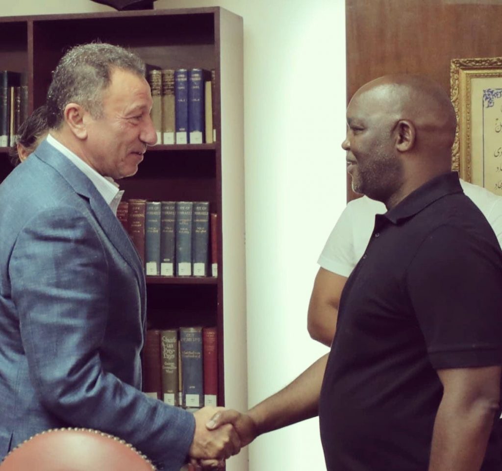 صورة.. رئيس جنوب إفريقيا يوجه رسالة لموسيماني بعد تعاقده مع الأهلي