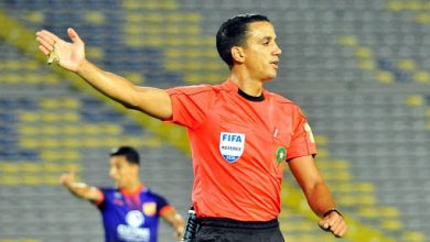 Photo of حكمان مغربيان يقودان “الفار” في قمة الحسنية وبركان