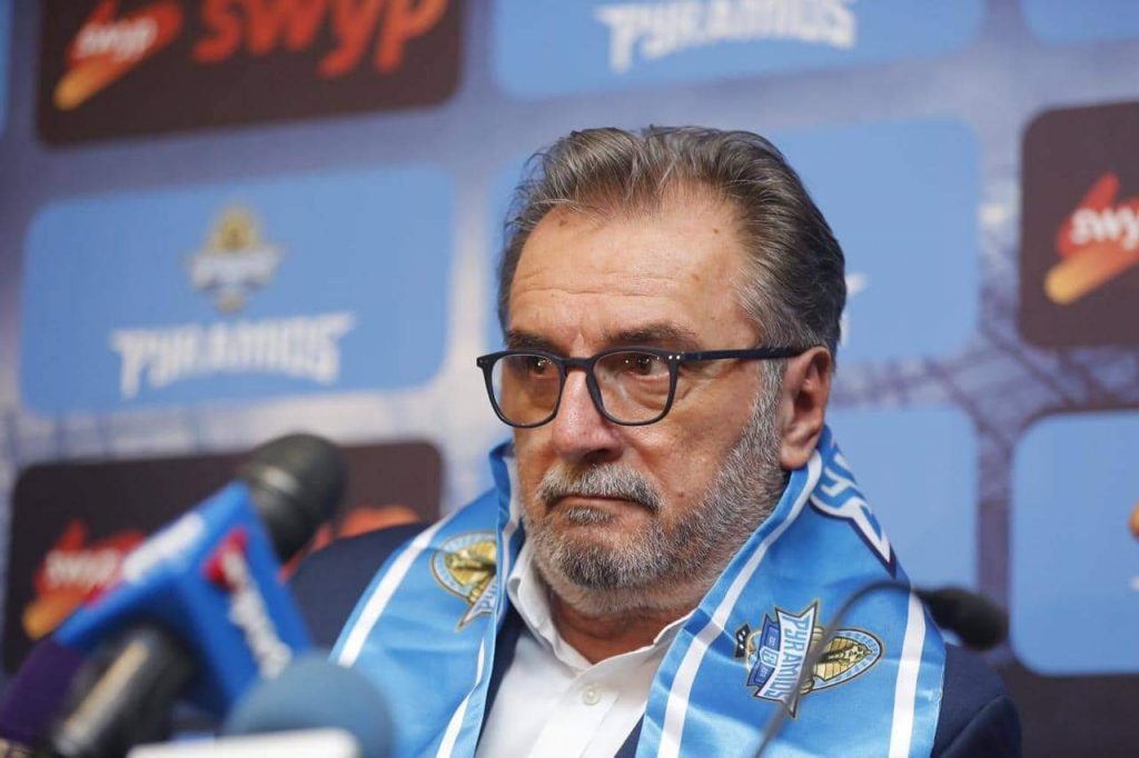 بركان يتسبب في إقالة مدرب بيراميدز