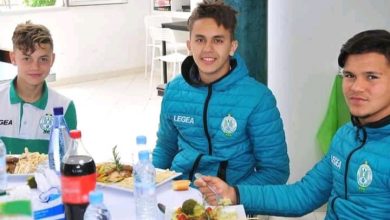 Photo of بالصور.. الرجاء ينظم وليمة على شرف لاعبيه الشباب