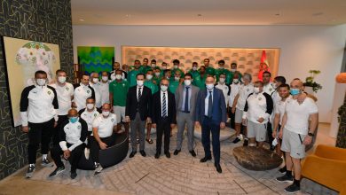 Photo of فيديو.. وزراء يفاجؤون الأسود بزيارة خاصة قبل التوجه للكاميرون