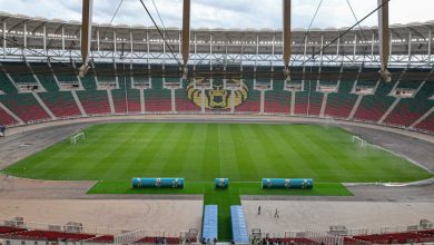 Photo of بالصور.. منتخب إفريقي بارز يصل إلى الكاميرون عبر قارب