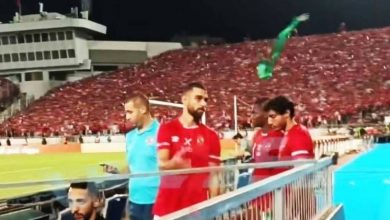 Photo of الكاف يطالب الأهلي بتوضيحات عن واقعة رمي الميدالية في النهائي أمام الوداد