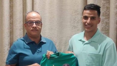 Photo of بعد الحديث عن فسخ عقده ومعاقبته.. الرجاء يقدم لاعبه الجزائري بوكاسي