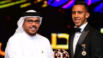 Photo of صور.. لاعبو الرجاء يهنئون رحيمي بعد اختياره أفضل لاعب في الإمارات