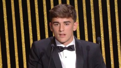 Photo of جابي ينال جائزة أفضل لاعب شاب