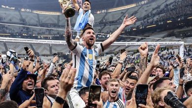 Photo of فيديو للتاريخ.. ميسي يحتفل بآخر كأس عالم محمولا على الأكتاف وسط فرحة خيالية للجماهير