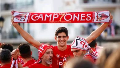 Photo of فيديو.. هكذا احتفل بونو والنصيري بلقب اليوروباليغ مع جماهير إشبيلية