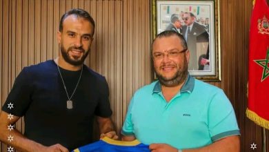 Photo of بن شريفة لـ “سبور1.ما”: استغلينا ضعف الرجاء بدنيا.. والدوري المغربي مختلف عن نظيره الجزائري