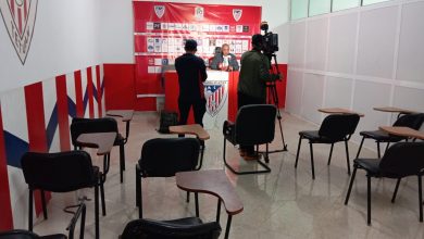 Photo of صورة.. سابقة.. ندوة بدون صحافيين بالدوري الاحترافي بسبب بطاقة الملاعب