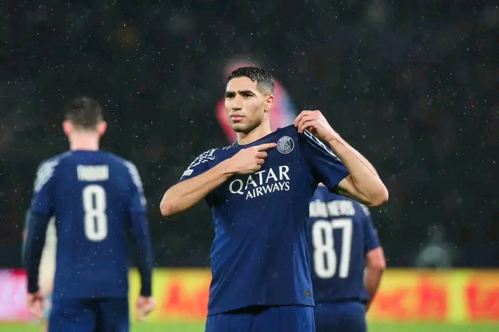 إنريكي بكافئ حكيمي بعد بلوغ نهائي عصبة الأبطال
