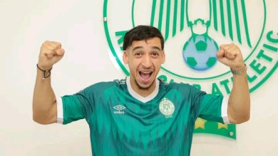 Photo of الرجاء يقدم الشرايبي بقميصه الرسمي