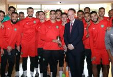 Photo of إنفانتينو يسلم جائزة “FIFA The Best” لحكيمي