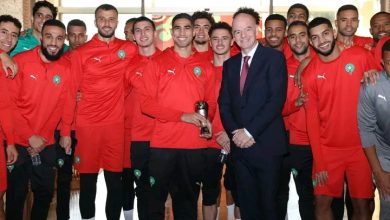 Photo of إنفانتينو يسلم جائزة “FIFA The Best” لحكيمي